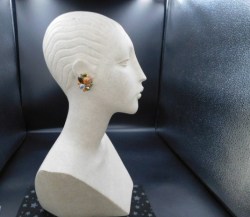 multistone clip ear a